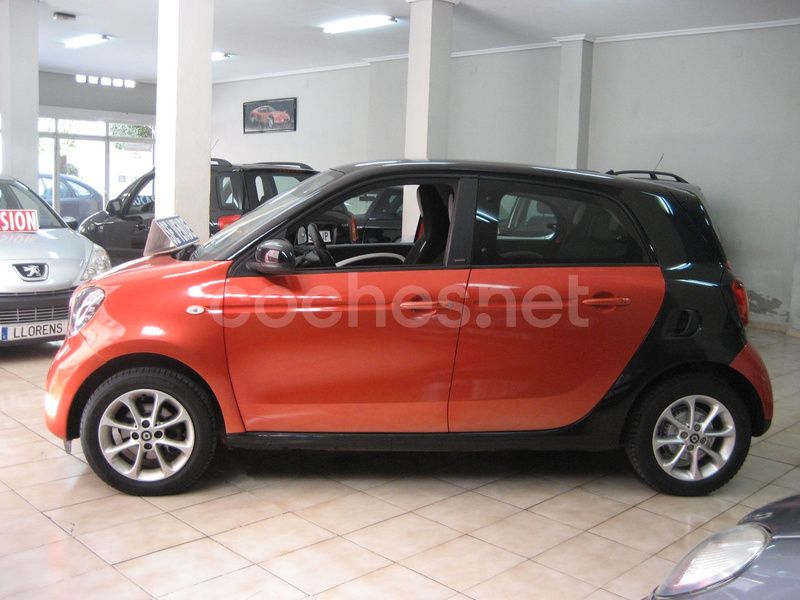 Usado Smart ForFour Passion 90 CV (66 kW) 2015 Granate Utilitario