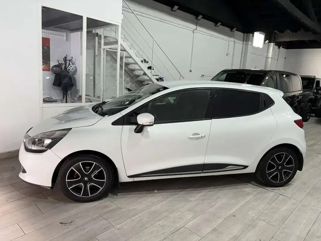 Usado Renault Clio IV 90 CV (66 kW) 2014 Blanco Utilitario