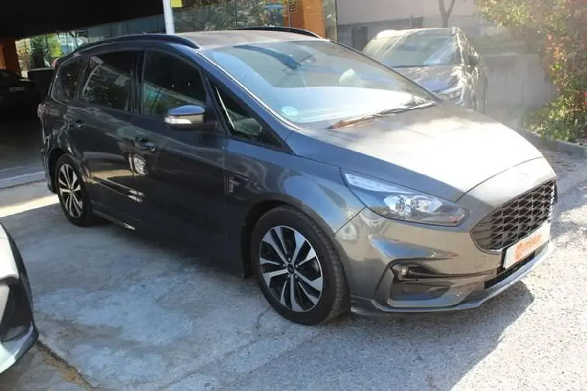 Begagnad Ford S-MAX ST-Line 190 HK (139 kW) 2023 Grå Minibuss