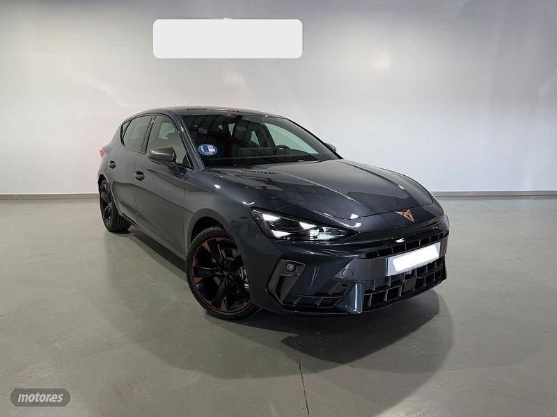 Gris Nuevo 2025 Cupra Leon Berlina | 37.950 € (Caro) - Imagen 1/4