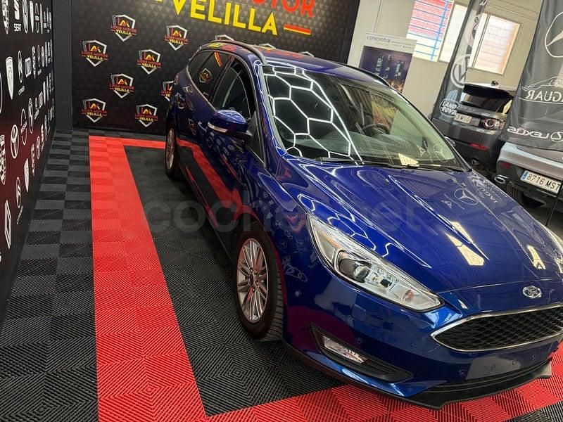 Usado Ford Focus Trend 120 CV (88 kW) 2017 Azul Familiar