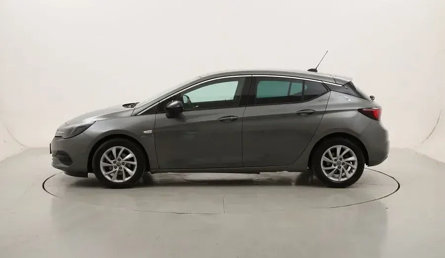 Usado Opel Astra Elegance 122 CV (89 kW) 2021