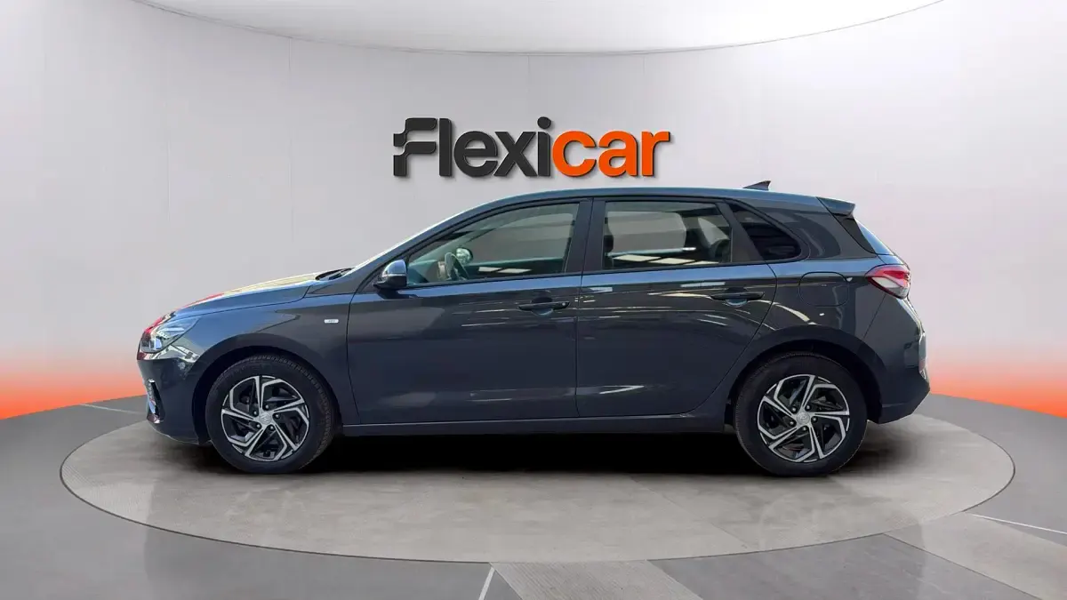 Usado Hyundai i30 136 CV (100 kW) 2021 Gris Berlina
