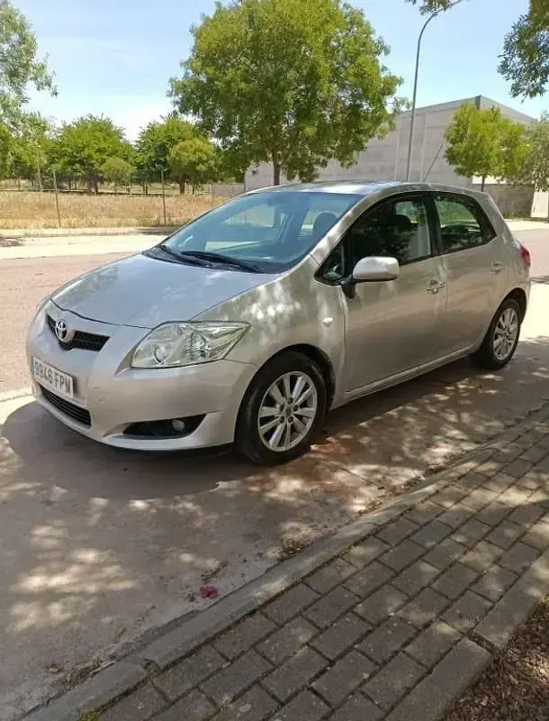 Usado Toyota Auris Luna 126 CV (92 kW) 2007 Gris Utilitario