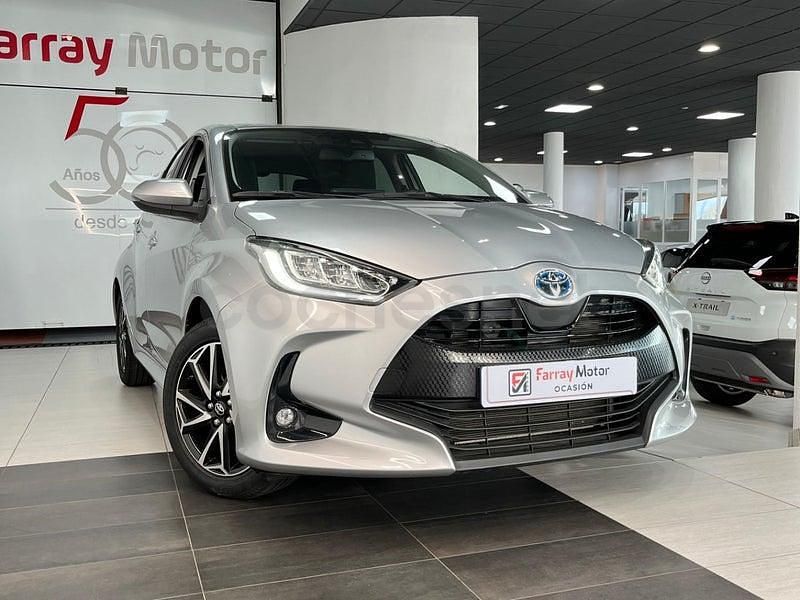 Usado Toyota Yaris Hybrid Active 116 CV (85 kW) 2023 Gris / plata Berlina