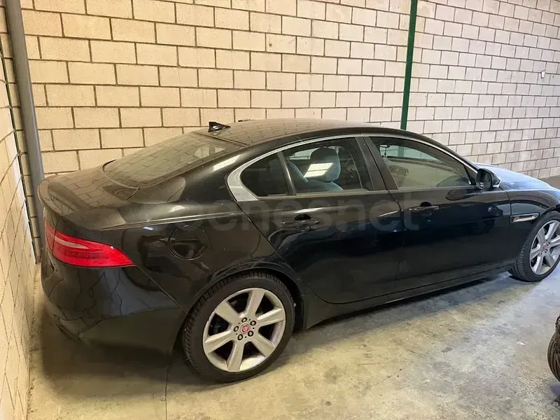 Usado Jaguar XE Prestige 180 CV (132 kW) 2017 Negro Berlina