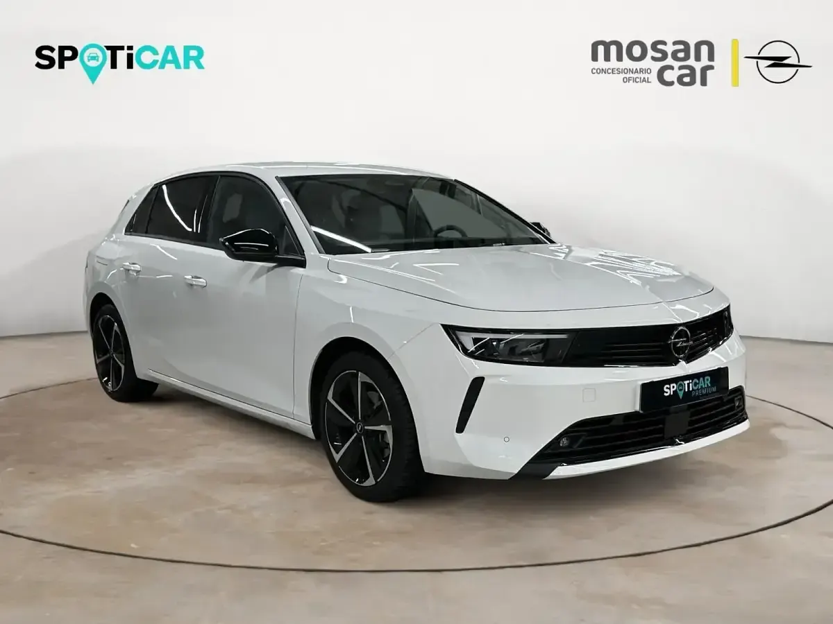 Begagnad Opel Astra Edition 110 HK (80 kW) 2024 Vit Halvkombi