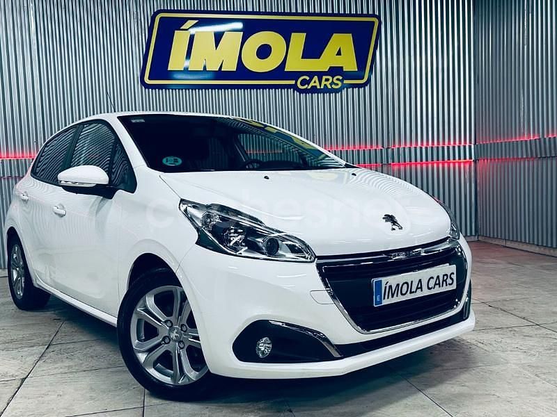 Blanco Usado 2015 Peugeot 208 Allure Utilitario | 7999 € (Precio justo) - Imagen 1/4