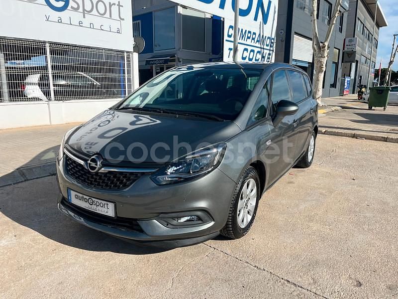 Usado Opel Zafira Family 140 CV (102 kW) 2018 Gris / plata Monovolumen