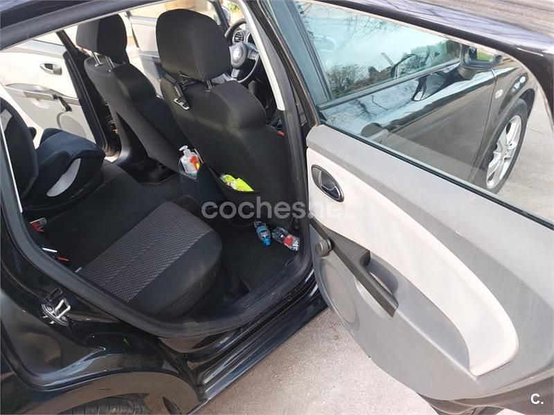 Usado Seat Leon Sport 105 CV (77 kW) 2007 Negro Berlina