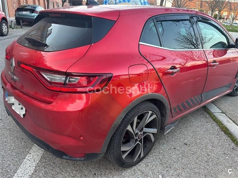 Usado Renault Mégane IV Zen 130 CV (95 kW) 2016 Rojo Berlina