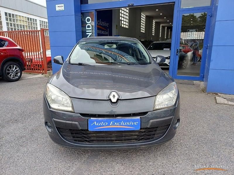 Usado Renault Mégane Dynamique 110 CV (80 kW) 2011 Gris / plata Berlina