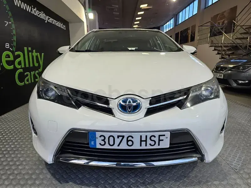 Usado Toyota Auris Hybrid Active 136 CV (100 kW) 2013 Blanco Berlina