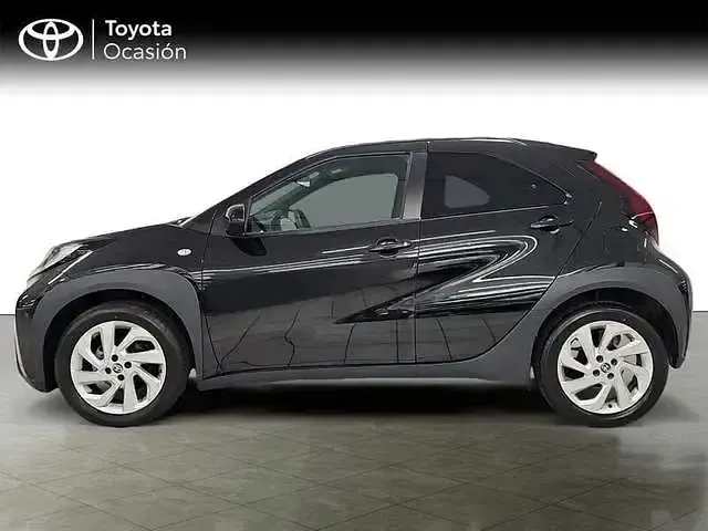 Usado Toyota Aygo X Play 72 CV (52 kW) 2025 Negro SUV