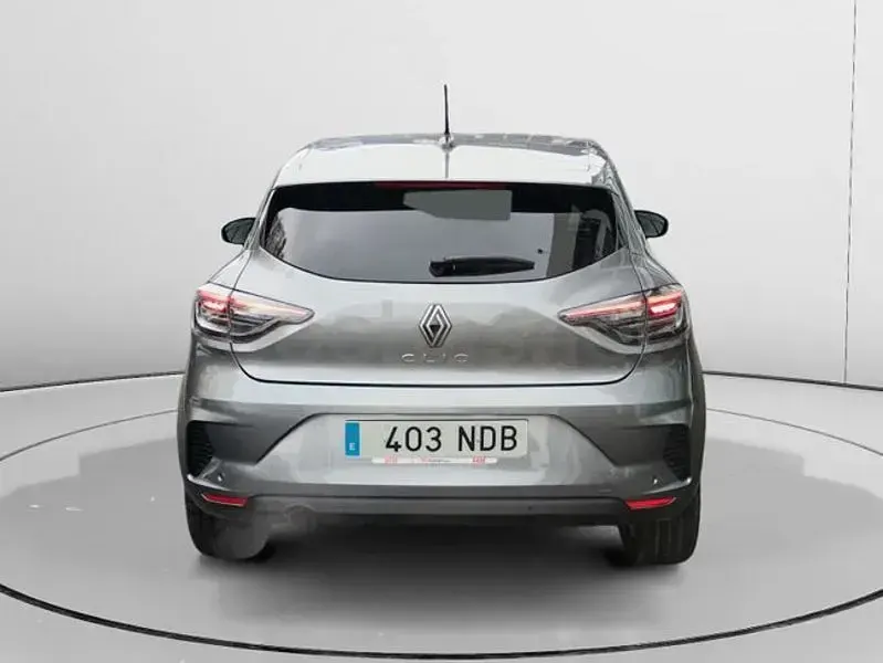 Usado Renault Clio V Evolution 100 CV (73 kW) 2025 Gris / plata Berlina
