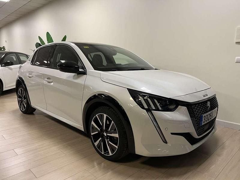 Usado Peugeot 208 GT-line 102 CV (75 kW) 2019 Blanco Utilitario