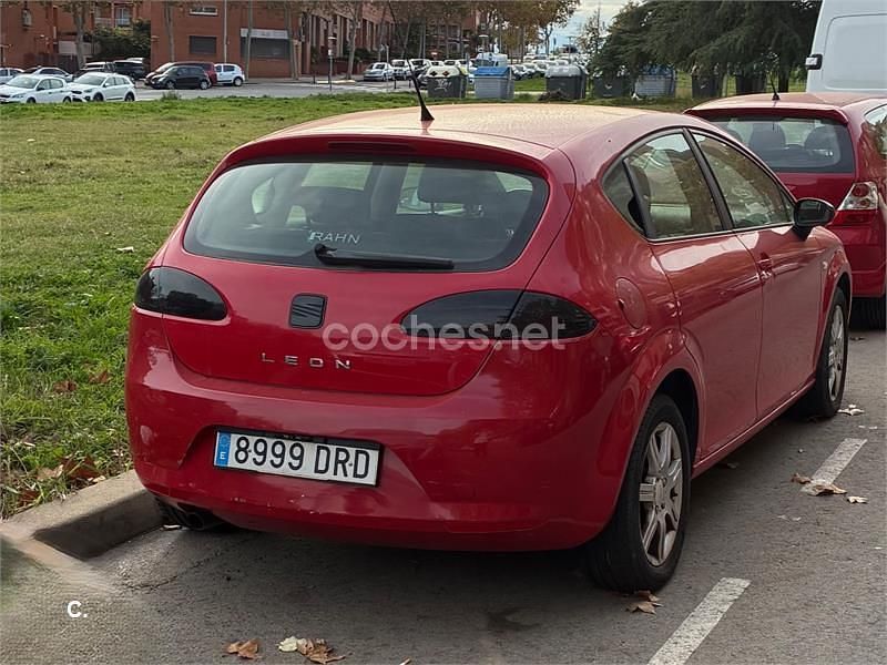 Usado Seat Leon Reference 102 CV (75 kW) 2005 Rojo Utilitario