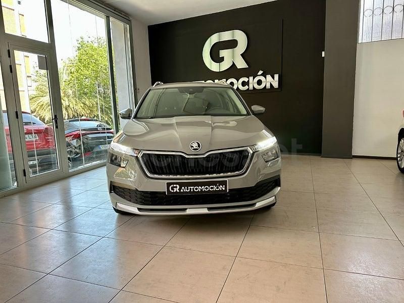 Usado Skoda Kamiq Ambition 110 CV (80 kW) 2021 Gris / plata SUV
