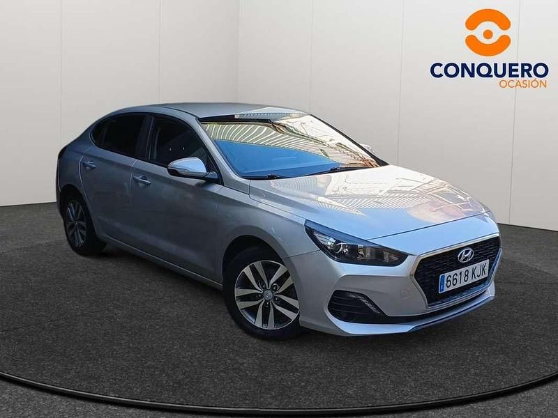 Plateado Usado 2018 Hyundai i30 Berlina | 10.499 € (Super precio) - Imagen 1/4