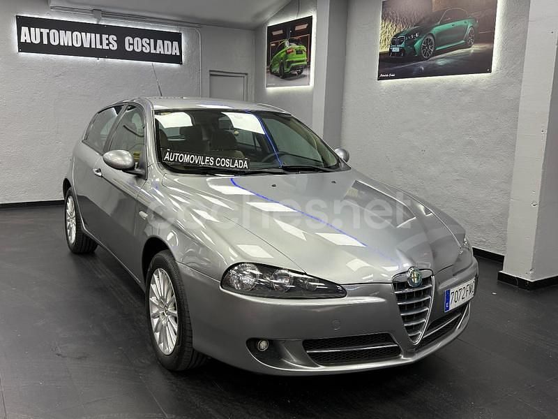 Gris / plata Usado 2007 Alfa Romeo 147 Utilitario | 3490 € (Buen precio) - Imagen 1/4