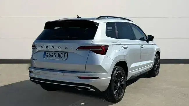Usado Skoda Karoq SportLine 150 CV (110 kW) 2022 Plata SUV