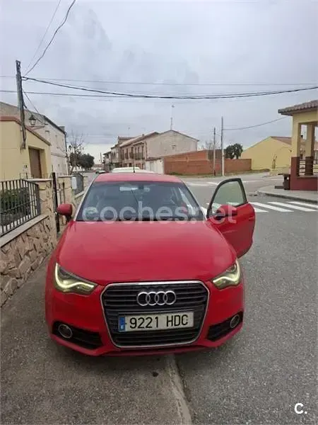 Usado Audi A1 Attraction 105 CV (77 kW) 2011 Rojo Utilitario