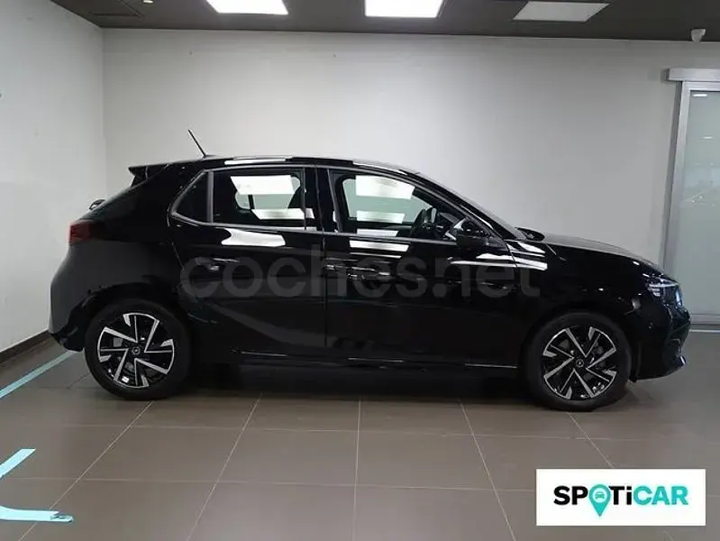 Usado Opel Corsa 100 CV (73 kW) 2025 Negro Utilitario