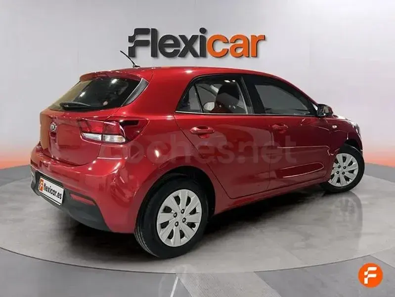 Usado Kia Rio 84 CV (61 kW) 2018 Rojo Berlina