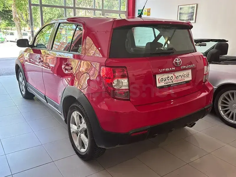 Usado Toyota Urban Cruiser Active 90 CV (66 kW) 2010 Rojo Utilitario