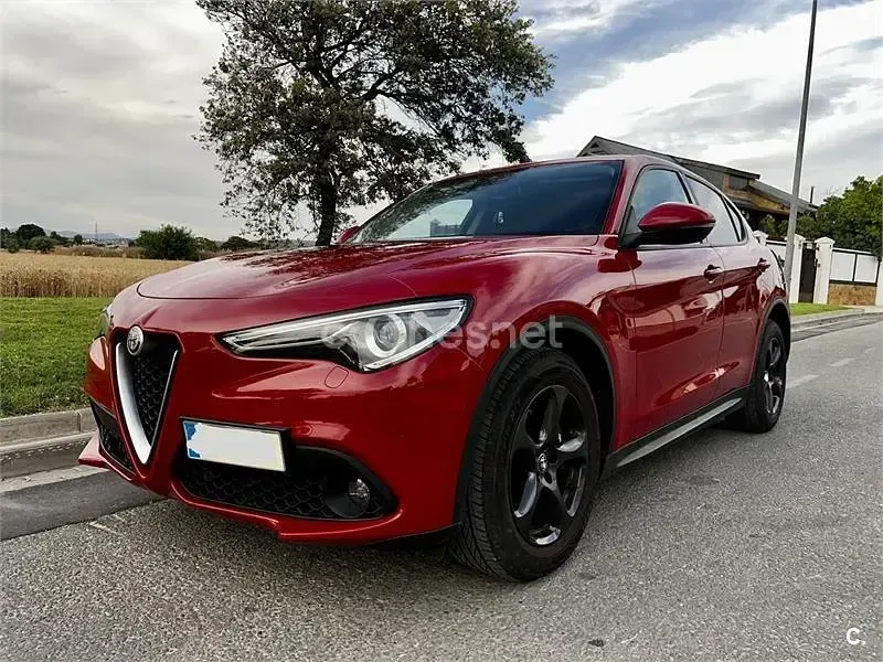 Usado Alfa Romeo Stelvio Executive 150 CV (110 kW) 2018 Rojo SUV