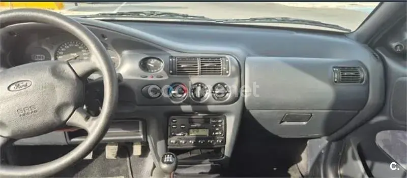 Usado Ford Escort 75 CV (55 kW) 1998 Verde Berlina