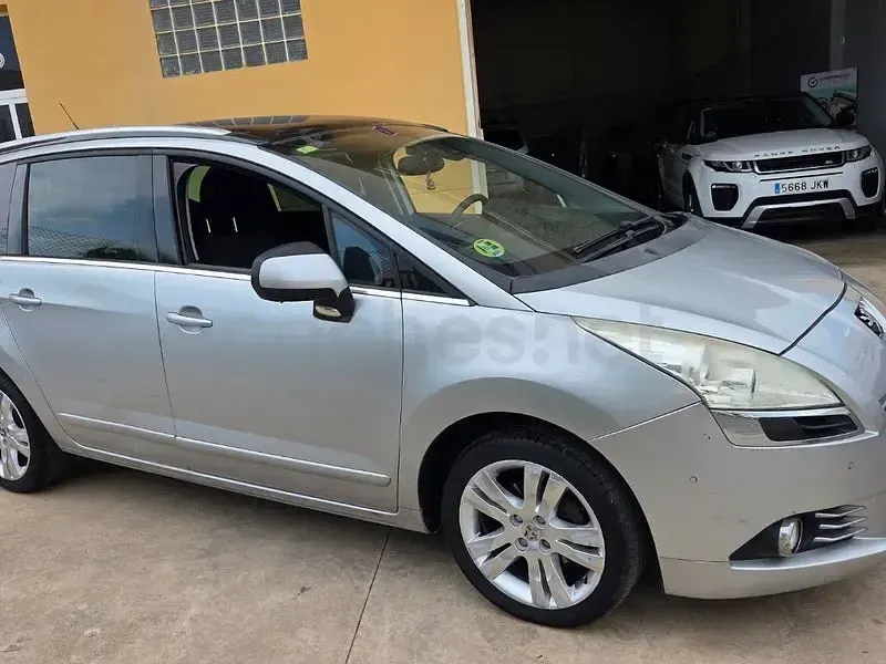 Usado Peugeot 5008 Sport 112 CV (82 kW) 2010 Azul Monovolumen
