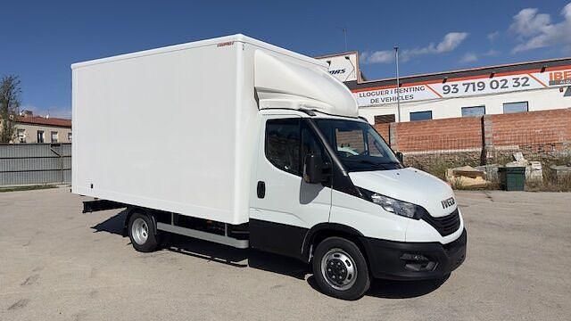 Blanco Usado 2024 Iveco Daily Berlina | 44.950 € - Imagen 1/4