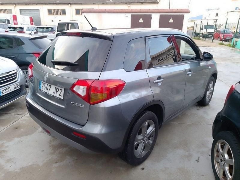 Usado Suzuki Vitara 120 CV (88 kW) 2016 Gris / plata SUV