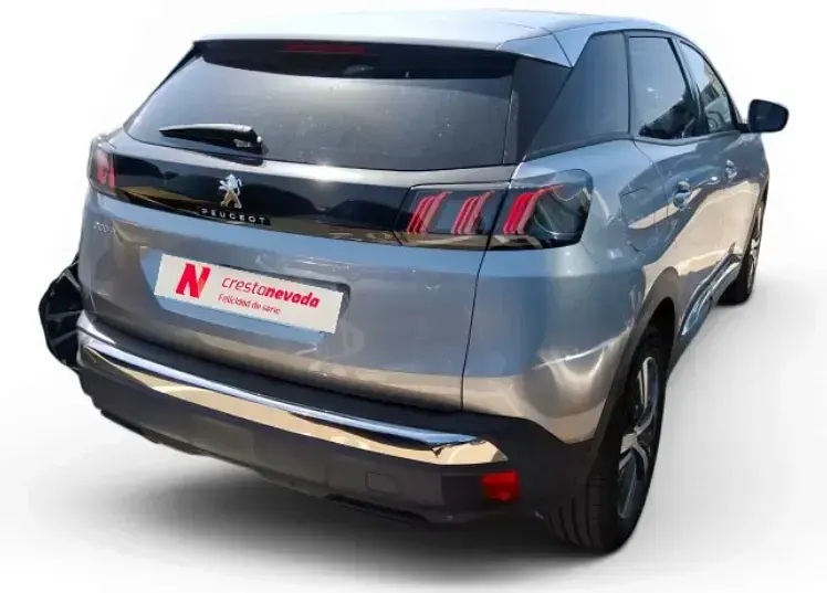 Usado Peugeot 3008 Allure 131 CV (96 kW) 2024 Gris SUV