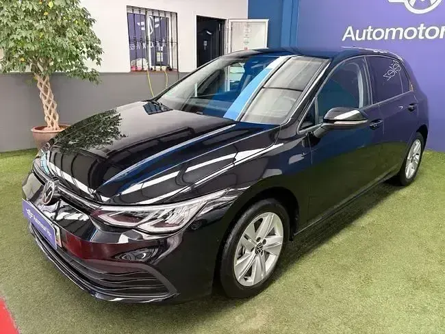 Usado VW Golf VIII Life 116 CV (85 kW) 2022 Negro Berlina