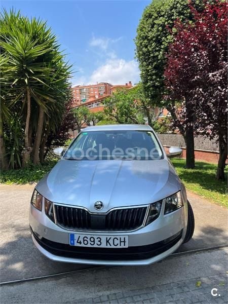 Gris / plata Usado 2017 Skoda Octavia Berlina | 12.700 € (Precio justo) - Imagen 1/4