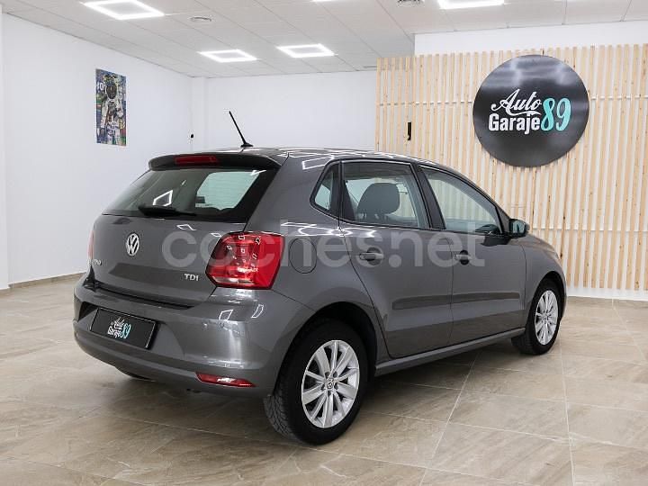Usado VW Polo Edition 75 CV (55 kW) 2017 Gris / plata Berlina