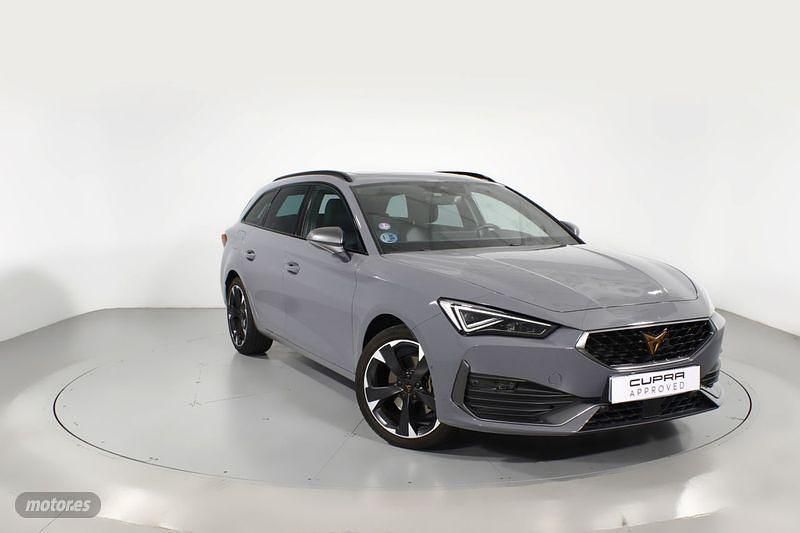 Plateado Usado 2023 Cupra Leon Familiar | 26.700 € (Un poco caro) - Imagen 1/4
