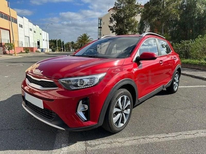 Usado Kia Stonic 100 CV (73 kW) 2022 Granate SUV
