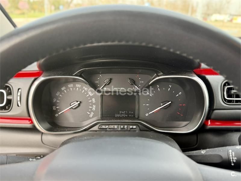Usado Citroën C3 Feel 82 CV (60 kW) 2019 Rojo Utilitario
