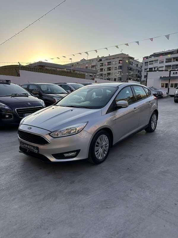 Gris Usado 2015 Ford Focus Titanium Utilitario | 6450 € (Precio justo) - Imagen 1/4