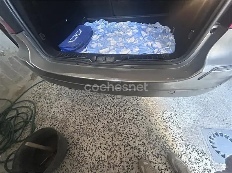 Usado Mercedes B180 109 CV (80 kW) 2008 Gris / plata Monovolumen