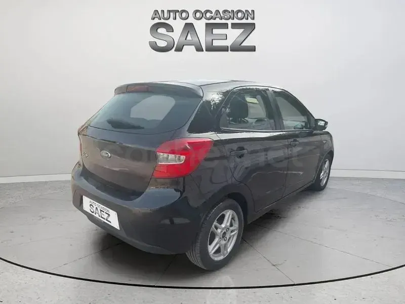 Usado Ford Ka Plus Ultimate 85 CV (62 kW) 2018 Negro Utilitario
