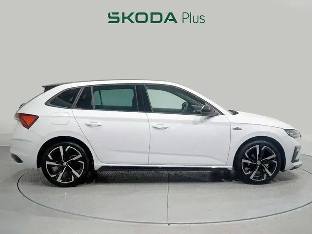 Usado Skoda Scala Monte Carlo 116 CV (85 kW) 2025 Blanco Utilitario
