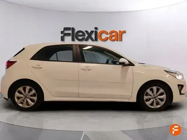 Usado Kia Rio 100 CV (73 kW) 2023 Blanco