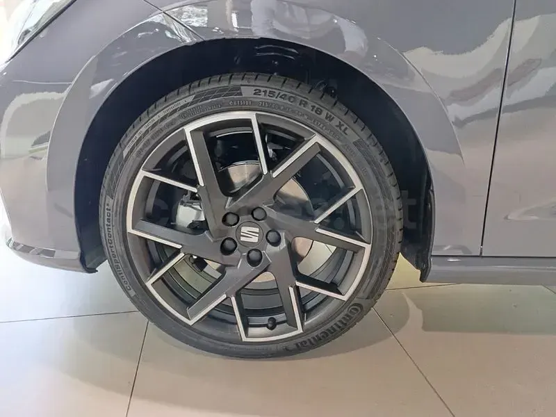 Nuevo Seat Ibiza 115 CV (84 kW) 2026 Gris / plata Utilitario