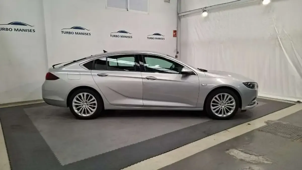 Usado Opel Insignia Innovation 165 CV (121 kW) 2020 Gris Berlina