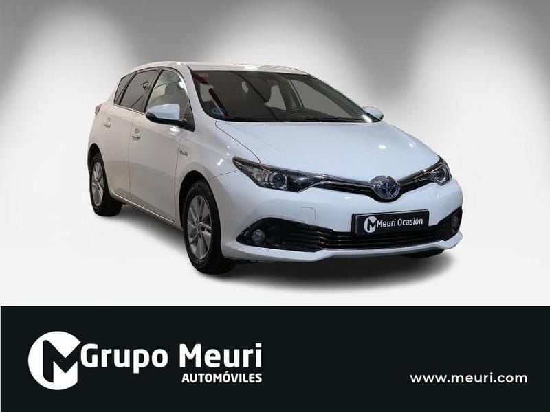 Usado Toyota Auris Hybrid Active 136 CV (100 kW) 2019 Blanco Berlina
