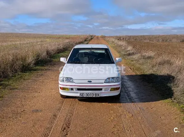 Usado Ford Escort 105 CV (77 kW) 1992 Blanco Berlina